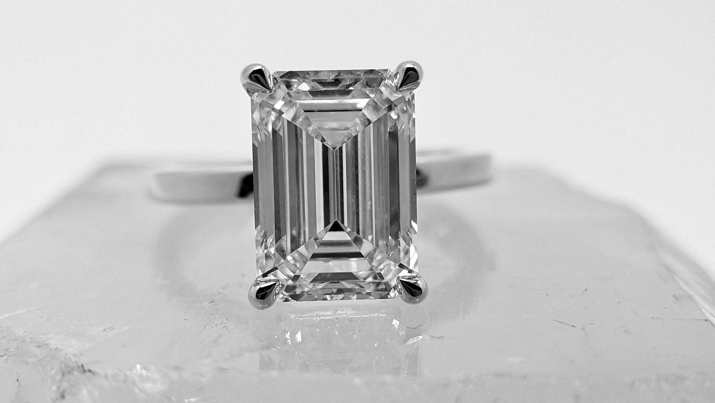What Your Engagement Ring Shape Says About You 💍