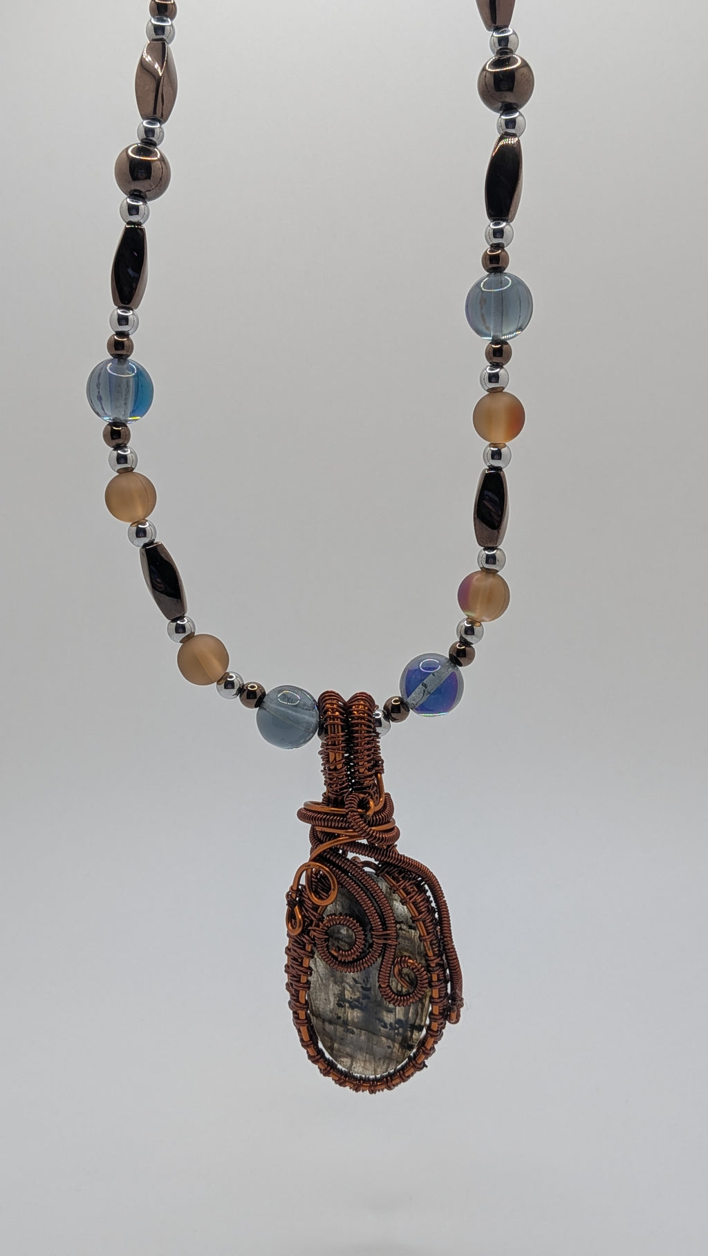 WuSah Labradorite Pendant and Moonstone