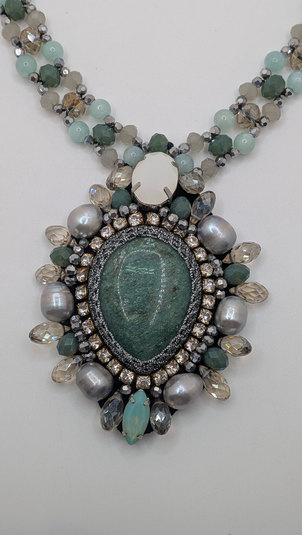Vintage Statement Green and Pearl Crystal necklace
