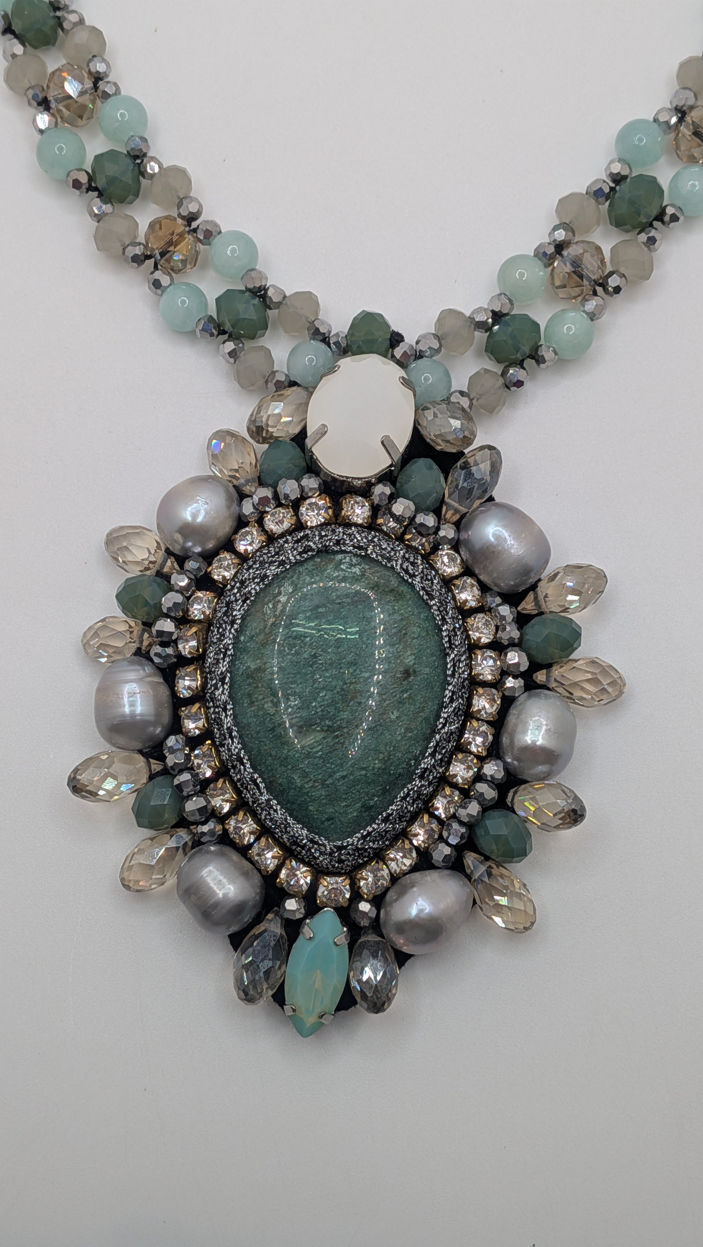 Vintage Statement Green and Pearl Crystal necklace