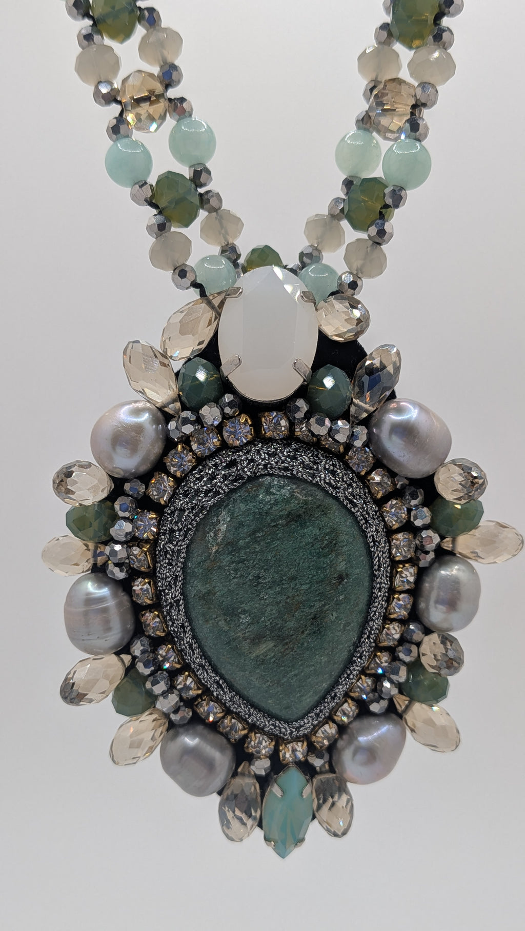 Vintage Statement Green and Pearl Crystal necklace