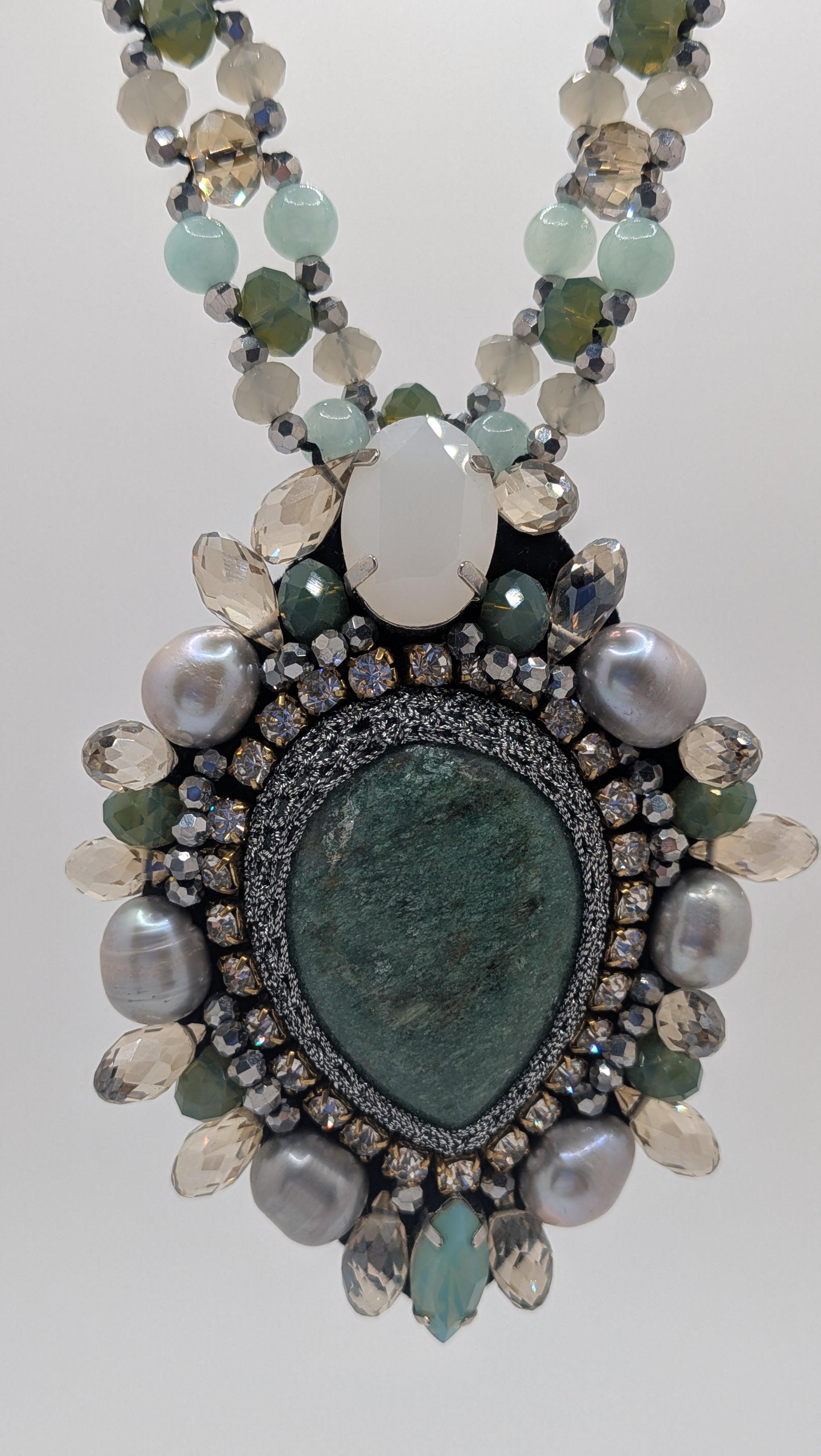 Vintage Statement Green and Pearl Crystal necklace
