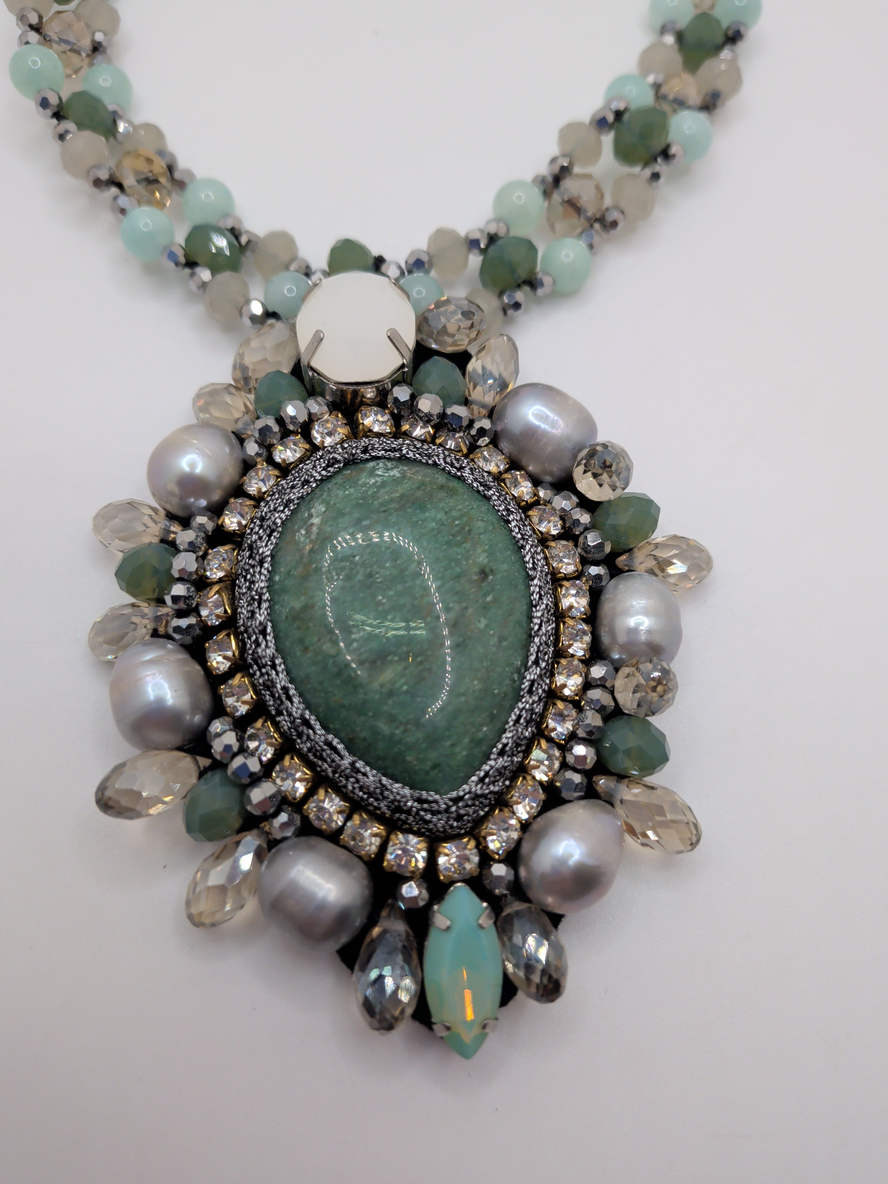 Vintage Statement Green and Pearl Crystal necklace