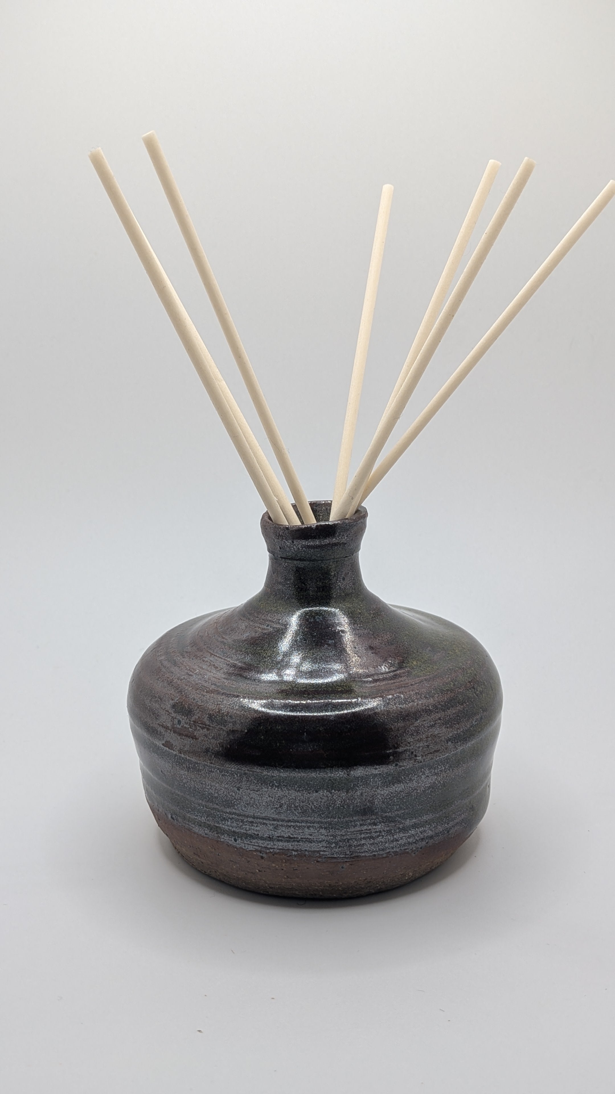 Handmade Ceramic Diffuser Vessel – KULLI Atelier