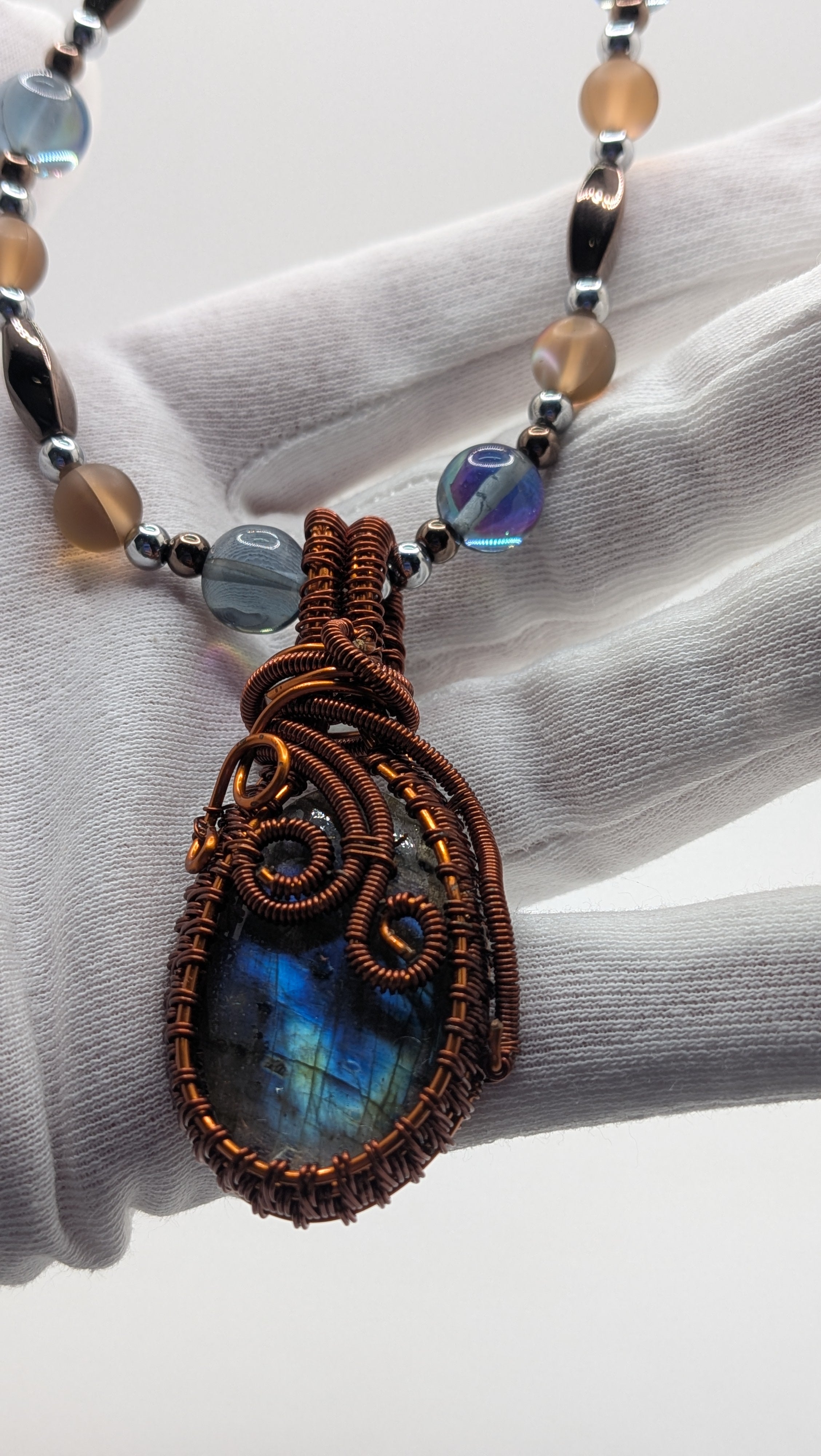 WuSah Labradorite Pendant and Moonstone