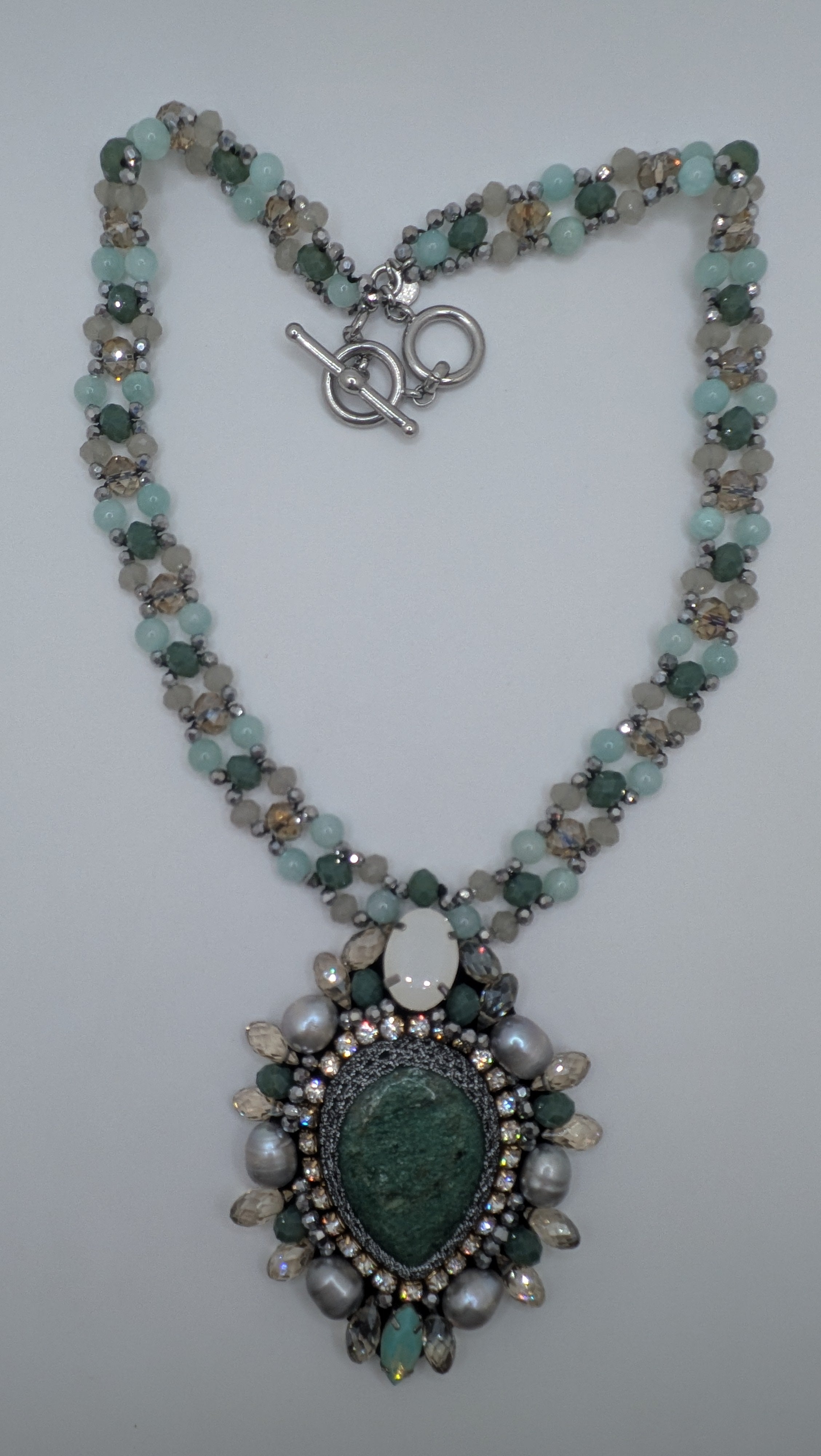 Vintage Statement Green and Pearl Crystal necklace