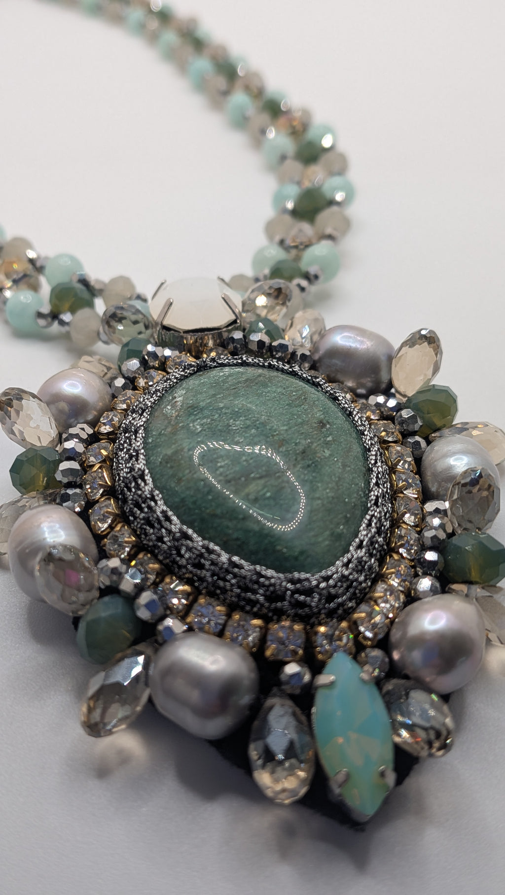 Vintage Statement Green and Pearl Crystal necklace