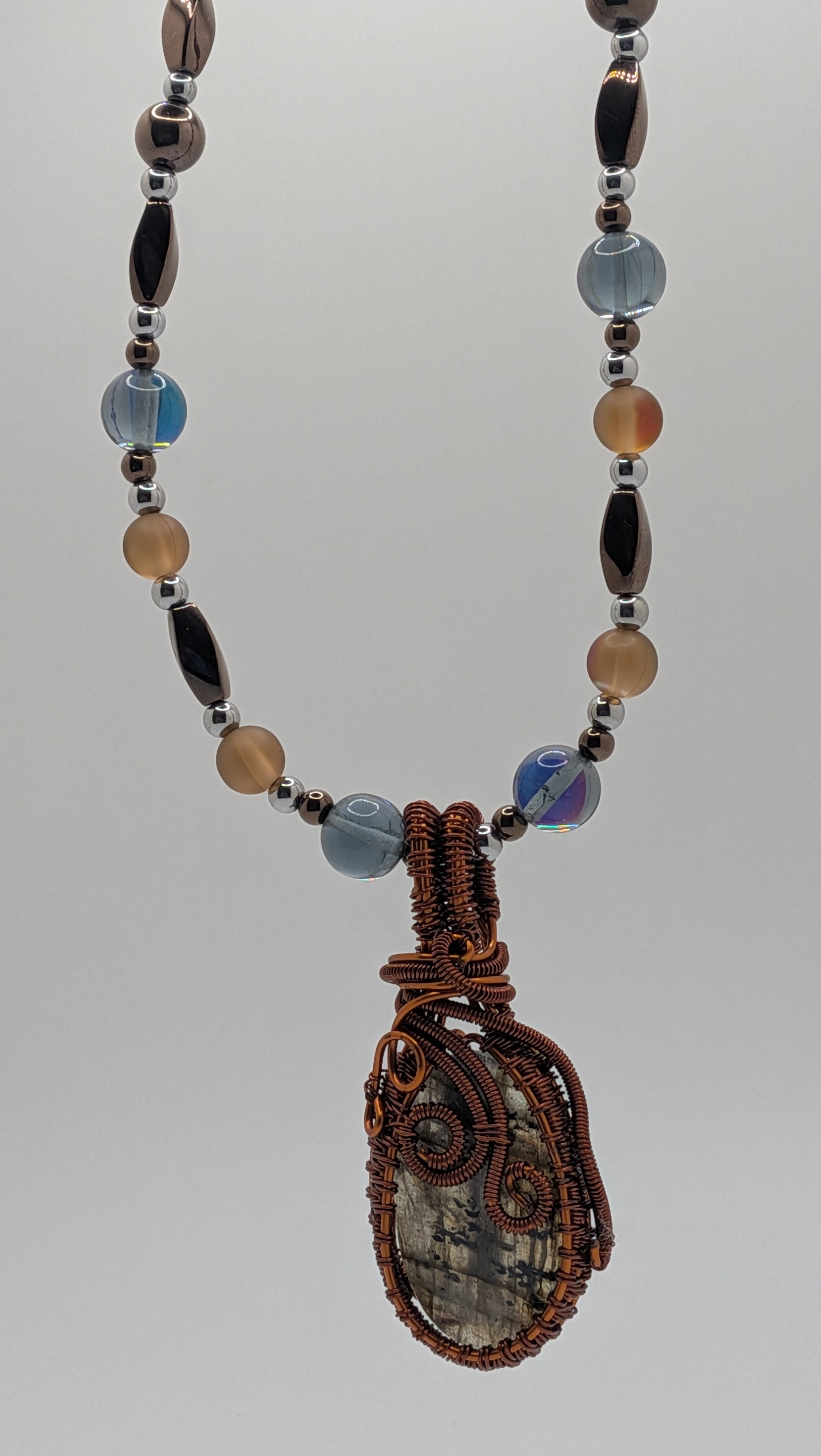 WuSah Labradorite Pendant and Moonstone