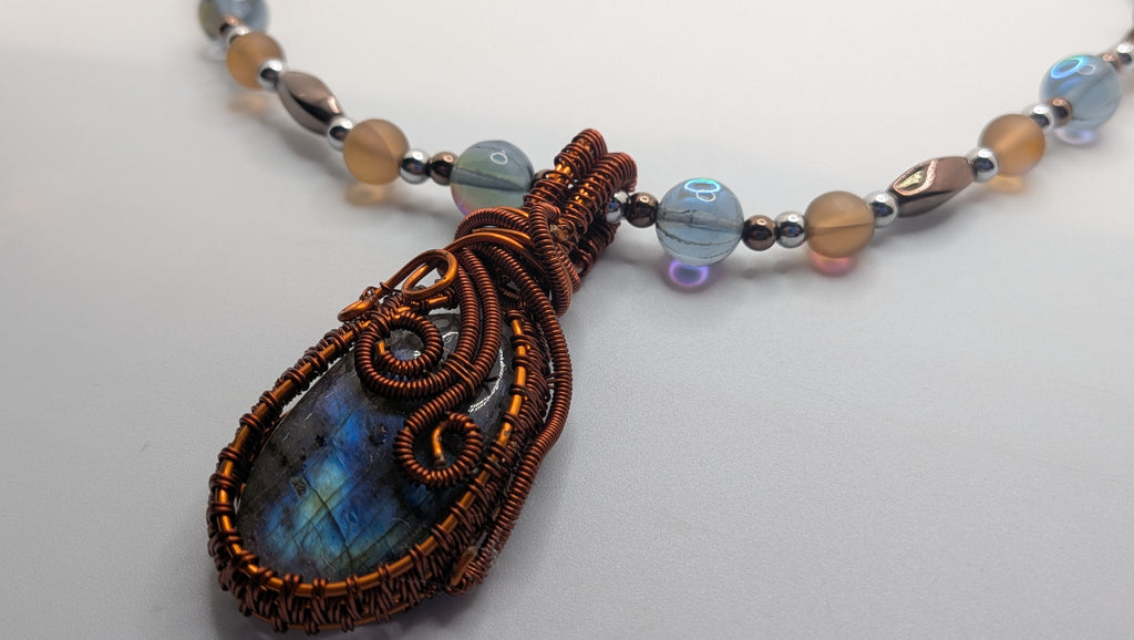 WuSah Labradorite Pendant and Moonstone