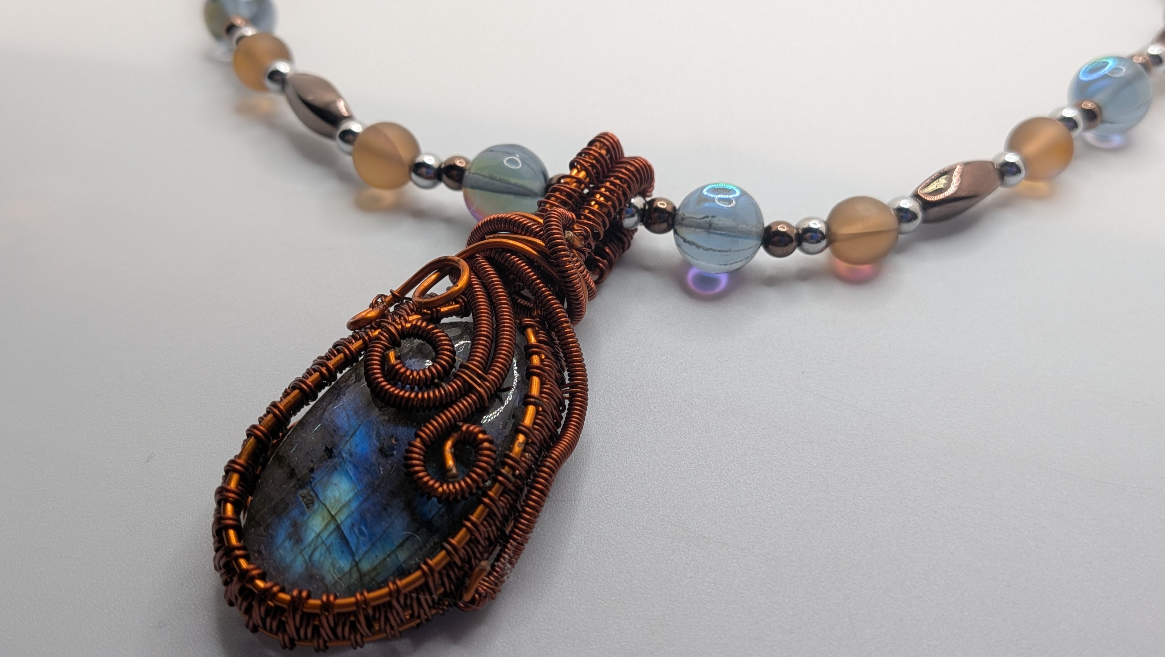 WuSah Labradorite Pendant and Moonstone