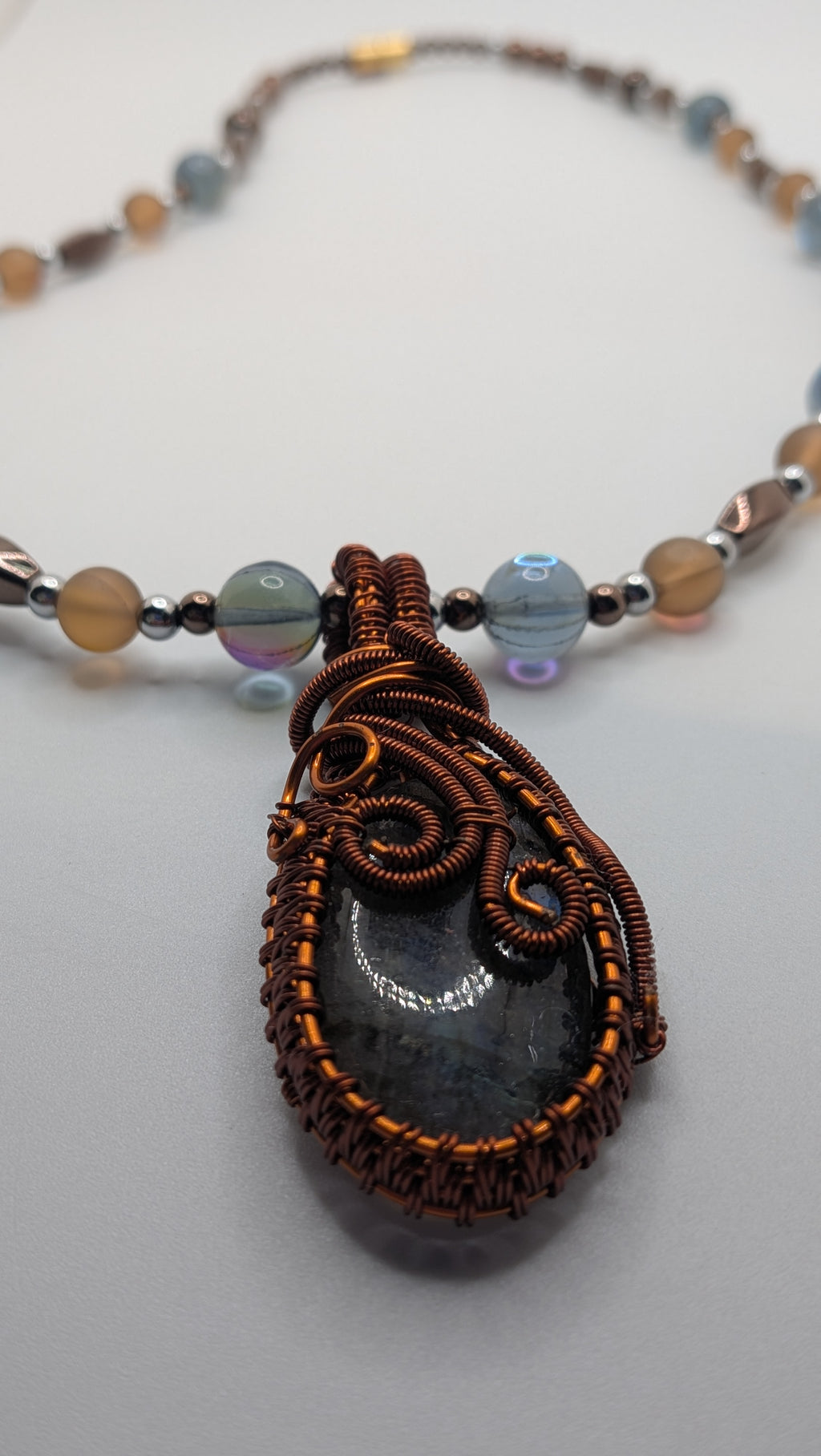 WuSah Labradorite Pendant and Moonstone