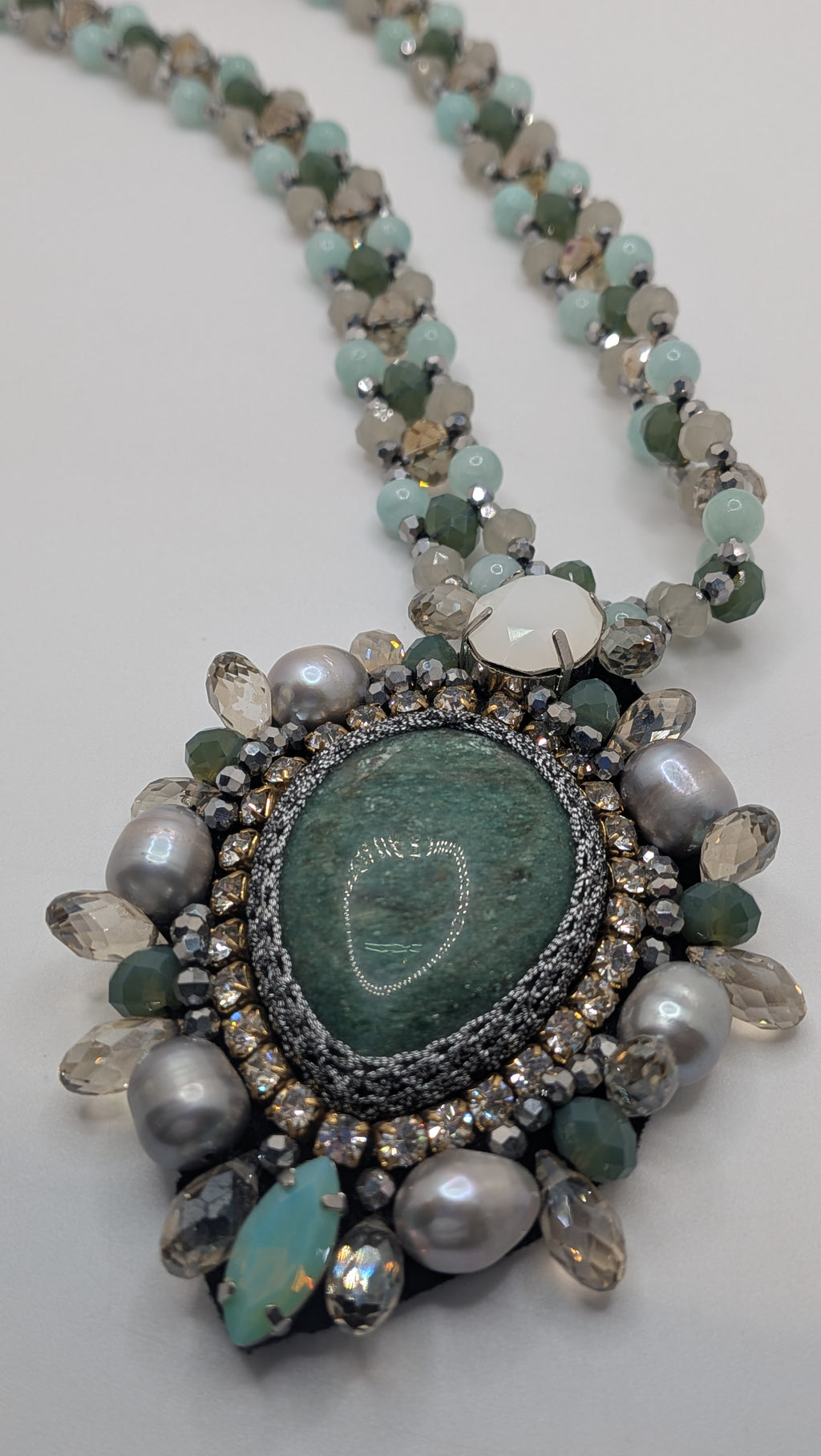 Vintage Statement Green and Pearl Crystal necklace