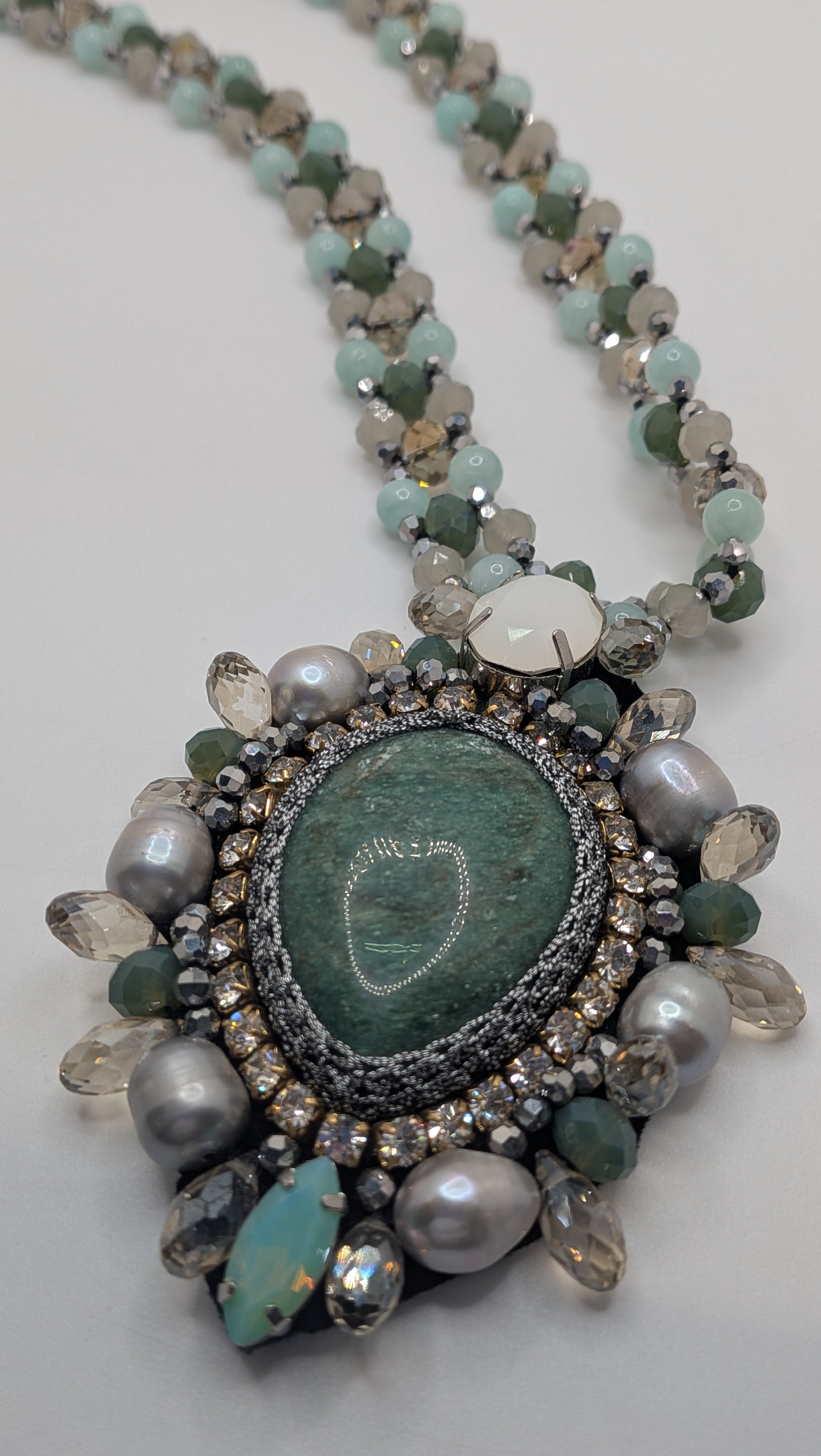 Vintage Statement Green and Pearl Crystal necklace
