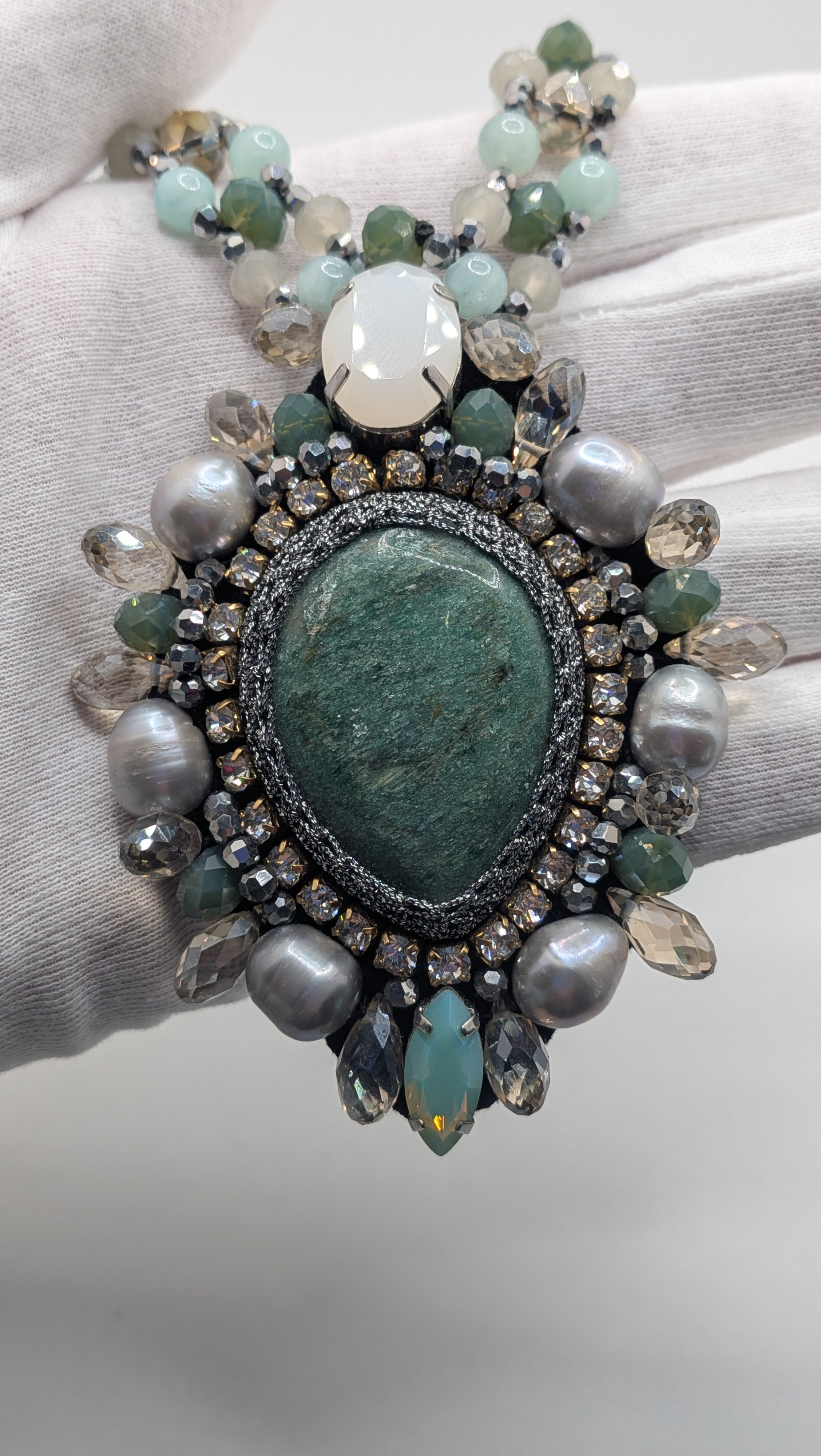 Vintage Statement Green and Pearl Crystal necklace