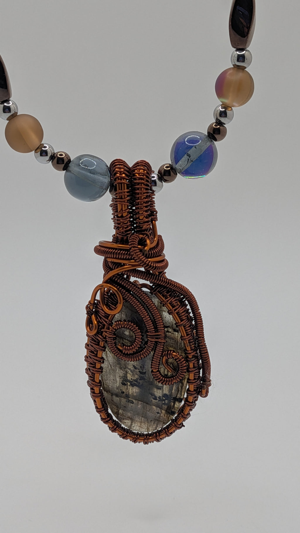 WuSah Labradorite Pendant and Moonstone